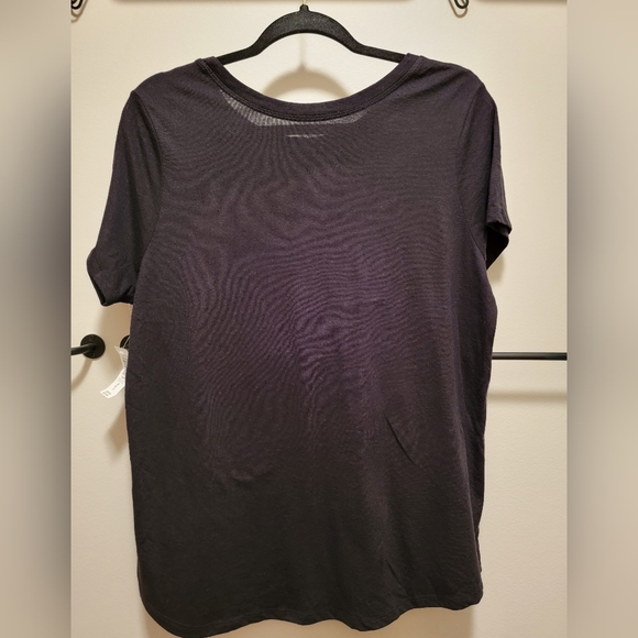 NWT "Does it come in Black?" T-Shirt - Picture 2 of 6